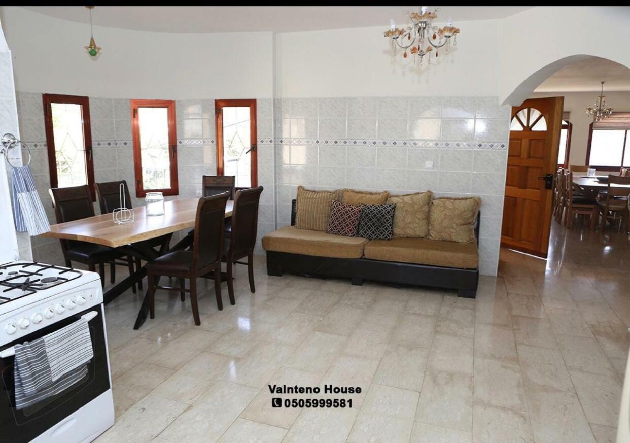 Valentine House Apartamento Deir Hanna Exterior foto
